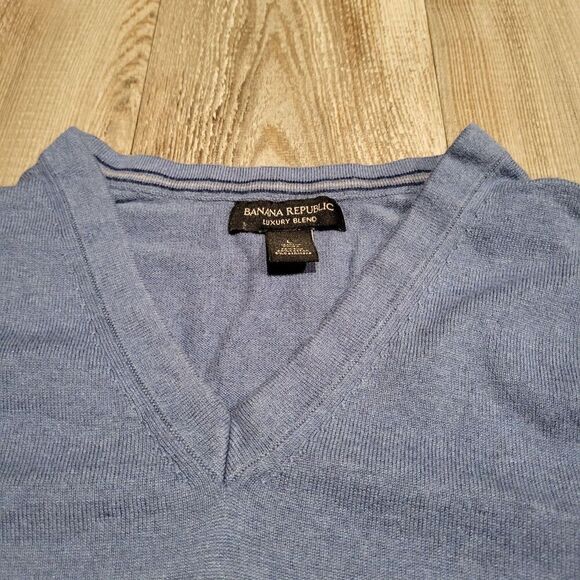 Banana Republic Luxury Blend Silk V Neck Light Weight Sweater Men's Size Large - Picture 4 of 10